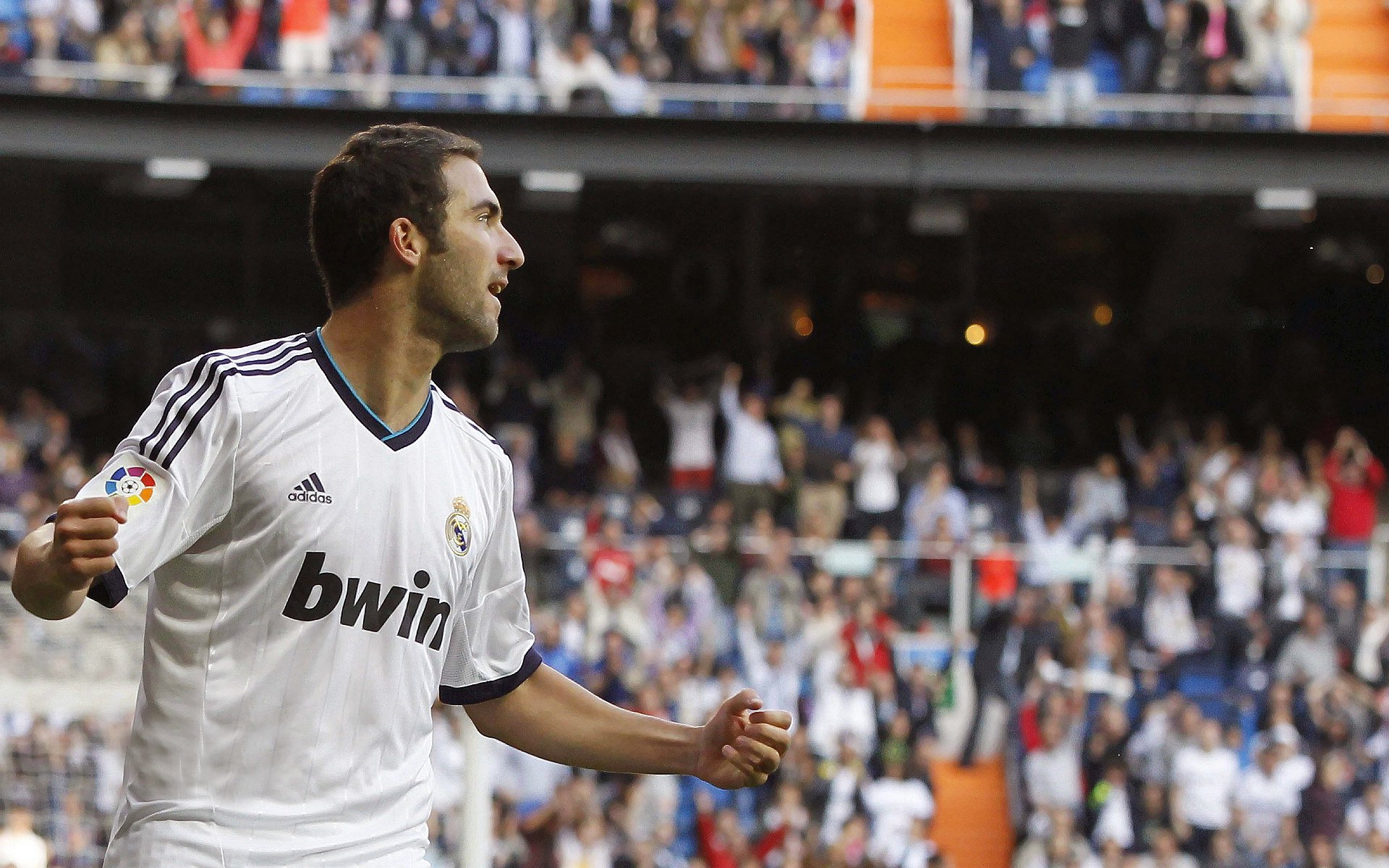 乔纳·隆戈:从世界杯舞台到全球橄榄球的巨星,乔纳坦 个人资料生日